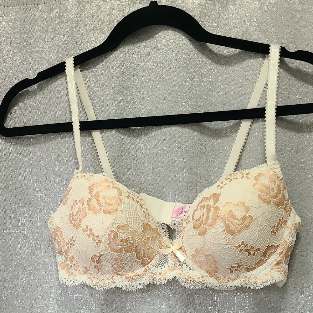Jezebel Lace Bra 34B Floral‎ cannoli cream with sandpoint